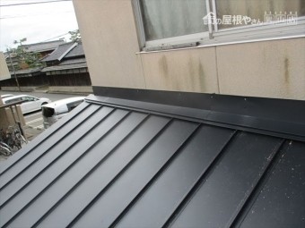 倉敷市 雨漏り修理 屋根リフォーム 縦葺き工事中