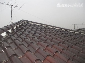 倉敷市屋根修理。S型の瓦の下葺き材の防水紙を張り替え葺き直し