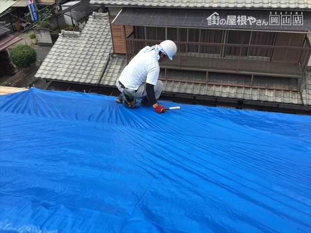 ブルーシート張り