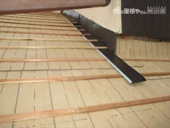 備前市 瓦屋根葺き替え工事 1階の桟木打ち瓦割り
