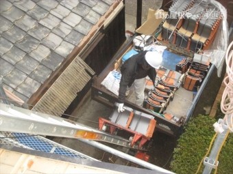 備前市 瓦を瓦揚げ機で揚げます