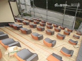 備前市 瓦を配っていきます
