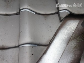 玉野市 雨漏り修理 ズレた瓦をコーキング処理
