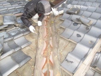岡山市北区 谷板金取り替え工事