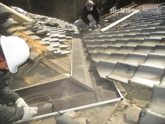 岡山市北区 ガルバリウム鋼板の谷板金取付け