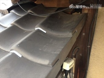 玉野市 雨漏り修理 ズレた瓦をコーキング処理
