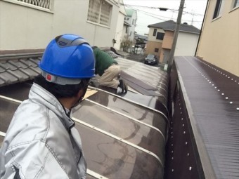 岡山市南区 カーポートの屋根修理 アクリル板割れ