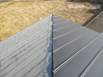 岡山市中区 カラーベストにカバー工法半分施工出来ました