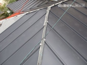 岡山市中区 カバー工法で隅棟部分施工