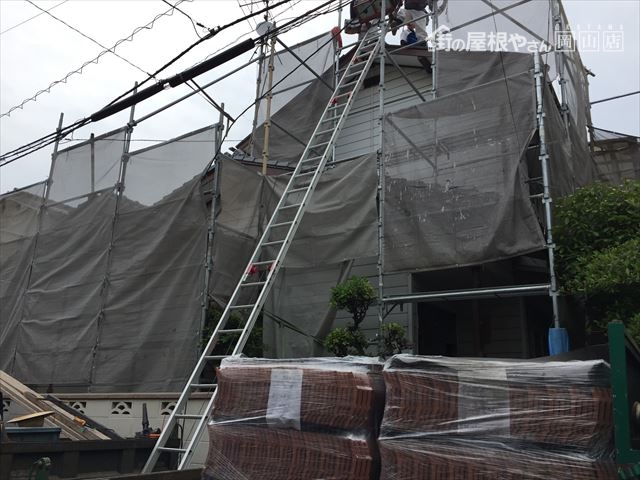 岡山市北区 屋根工事 屋根リフォーム 瓦揚げ機組み立て