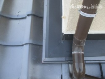 備前市 新しい雨どいを取り付けます。