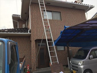 倉敷市雨漏り修理。寄棟の2階建てS型の瓦で伏せ替えの点検です。