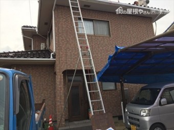 倉敷市雨漏り修理。寄棟の2階建てS型の瓦で伏せ替えの点検です。
