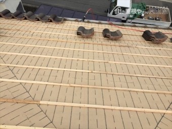 倉敷市屋根修理。S型の瓦の下葺き材の防水紙を張り替え葺き直し
