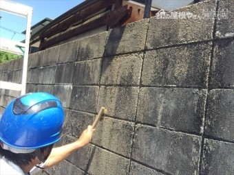 岡山市南区でブロック塀掃除
