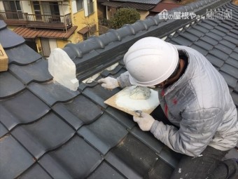 玉野市で屋根修繕 三日月漆喰入れ替え工事
