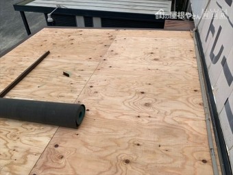 岡山市南区で板金屋根工事下地コンパネ