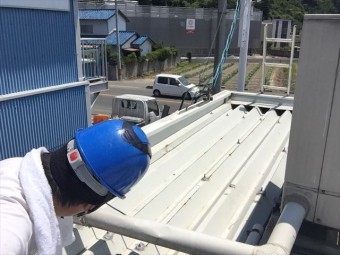 岡山市東区 折半の屋根から雨漏り