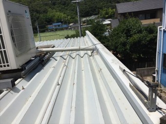 岡山市東区 折半の屋根から雨漏り