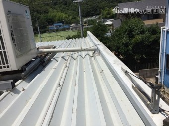 岡山市東区 折半の屋根から雨漏り