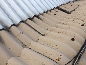 岡山市東区 スレート屋根修理の点件 釘の浮き