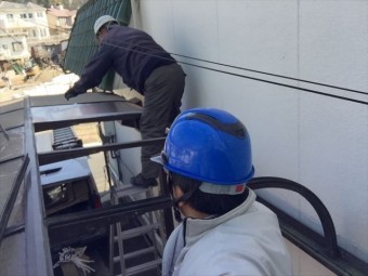 岡山市中区 カーポートの屋根材張リ替えの確認です。