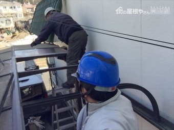 岡山市中区 カーポートの屋根材張リ替えの確認です。