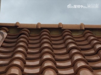 岡山市北区 急勾配の屋根修理ガンブリがずれてまsう。