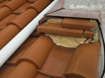 岡山市北区 急勾配の屋根の修理壁際の熨斗が落ちてないです。