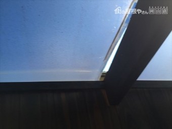 倉敷市でウッドデッキのポリカが捲れています。
