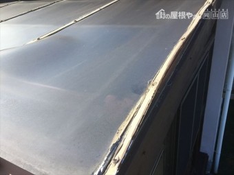 倉敷市でウッドデッキのポリカが捲れています。