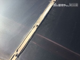 倉敷市でウッドデッキのポリカが捲れています。