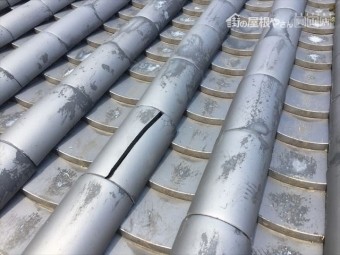 岡山市北区で蔵の屋根の瓦の割れ