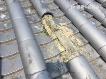 岡山市北区で蔵の屋根の割れ瓦差し替え工事