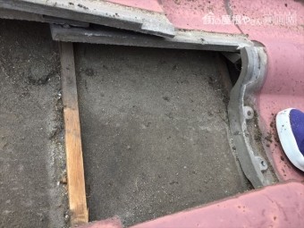 岡山市南区 屋根葺き替え工事する前の雨水が入った後です。