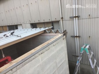 倉敷市 屋根修理 折板屋根取り替え 本体取り外し