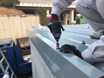 倉敷市 屋根修理 折板屋根取り替え ケラバ板金取付け