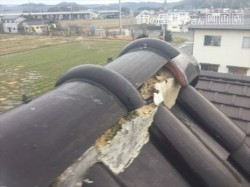 倉敷市 屋根修理棟の丸瓦ズレてます。