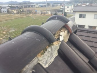 倉敷市 屋根修理棟の丸瓦ズレてます。