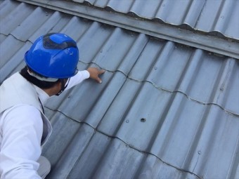 岡山市北区 雨漏り修理 屋根に上がり点検