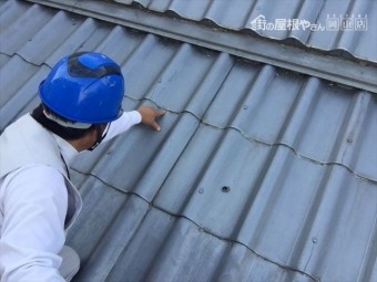岡山市北区 雨漏り修理 屋根に上がり点検