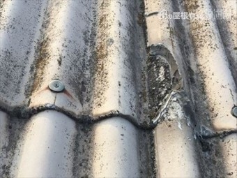 岡山市東区 スレート屋根修理の点件 スレートの割れ