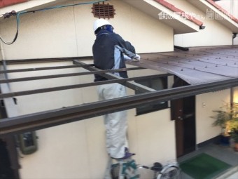 岡山市北区 波板剥がし 養生足場を建てるために