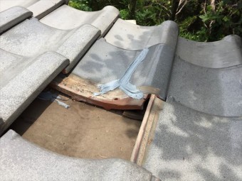 赤磐市で雨漏り修理 割れ瓦差し替え
