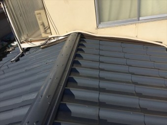 岡山市中区 屋根塗装工事 中塗り・上塗り