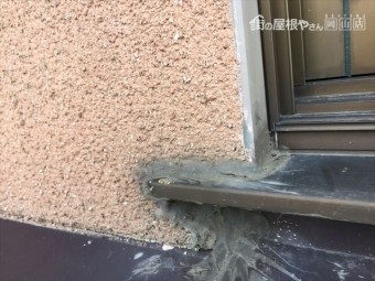 赤磐市 サッシ廻りにコーキングあと