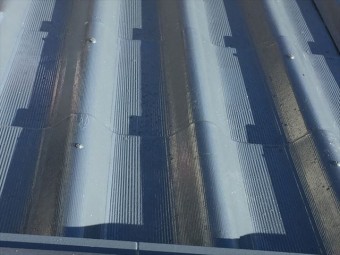 岡山市中区 屋根塗装工事 中塗り・上塗り
