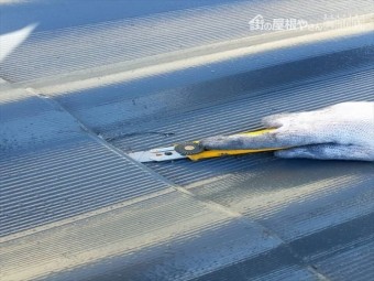 岡山市中区 屋根塗装工事 中塗り・上塗り