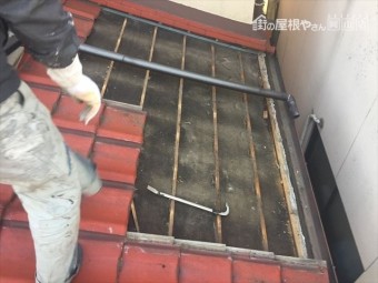 岡山市北区 屋根瓦葺き替え工事 瓦撤去