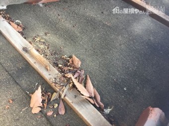 赤磐市 屋根瓦点検 瓦のズレ 雨水の入った跡